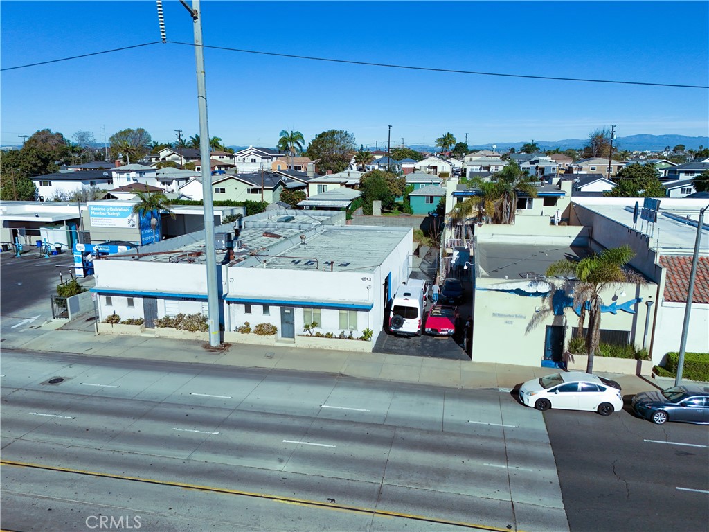 4643 W Rosecrans