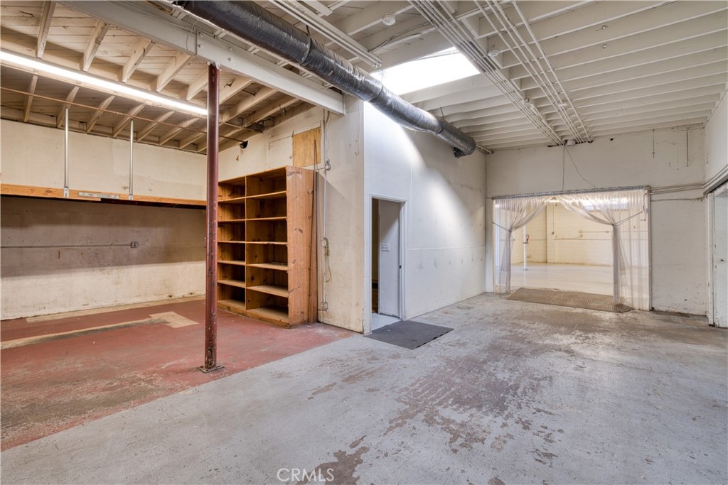 4643 W Rosecrans