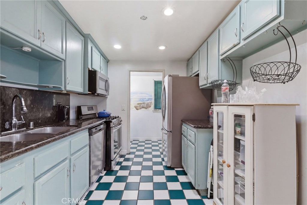 11129 Freer