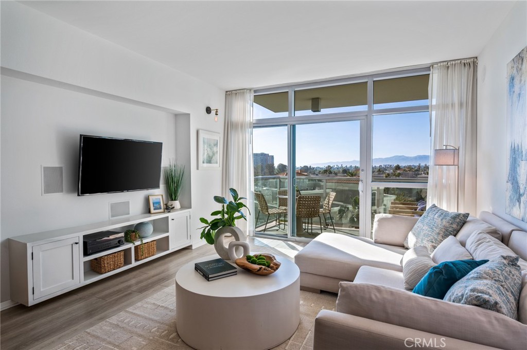13700 Marina Pointe 611