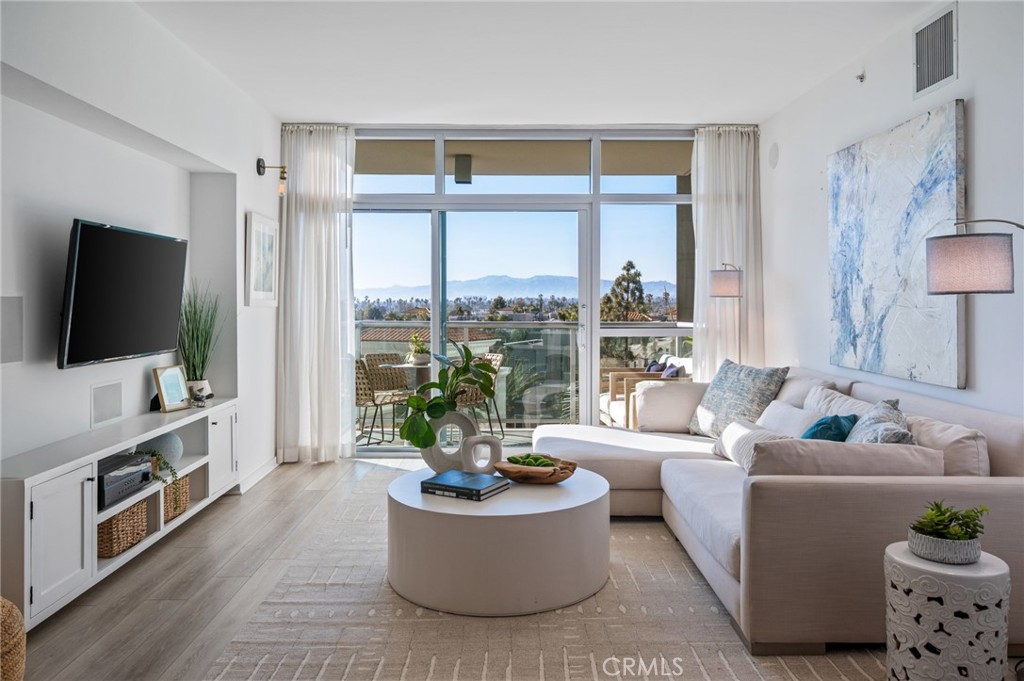 13700 Marina Pointe 611
