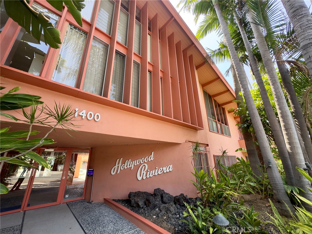 1400 N Hayworth 28