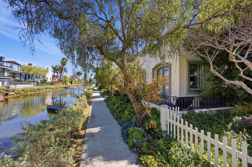 414 Carroll Canal
