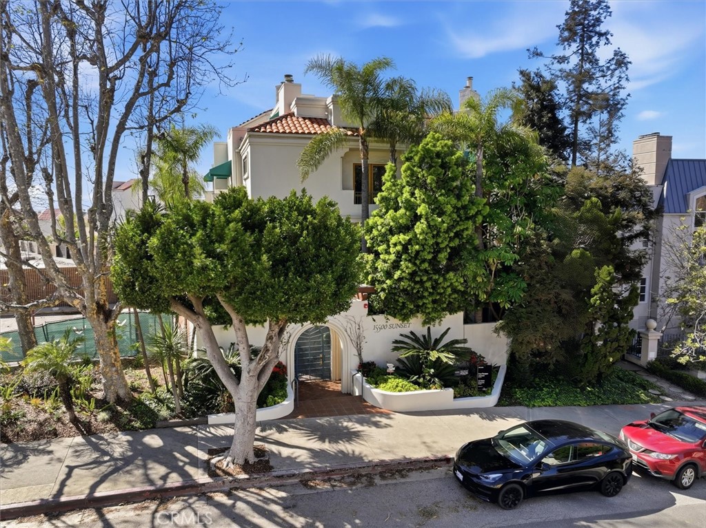 15500 W Sunset Boulevard 202