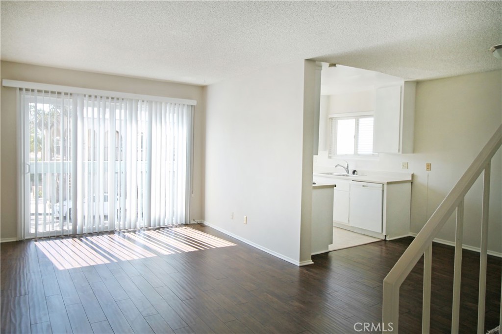 637 Manhattan Beach Boulevard