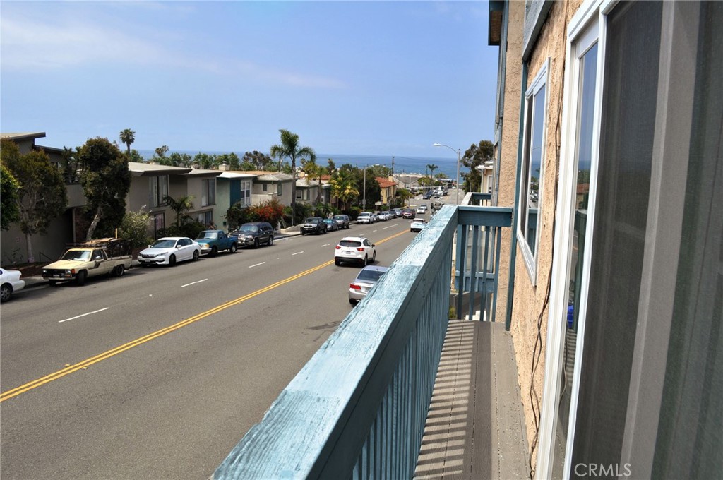637 Manhattan Beach Boulevard