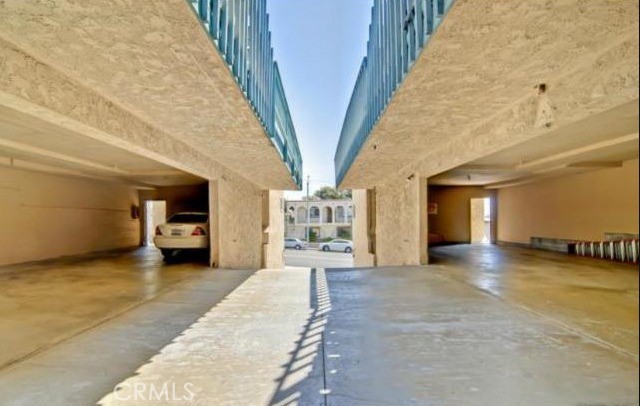 637 Manhattan Beach Boulevard