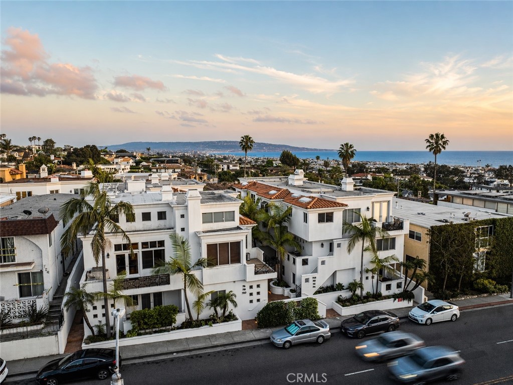 720 Manhattan Beach Boulevard