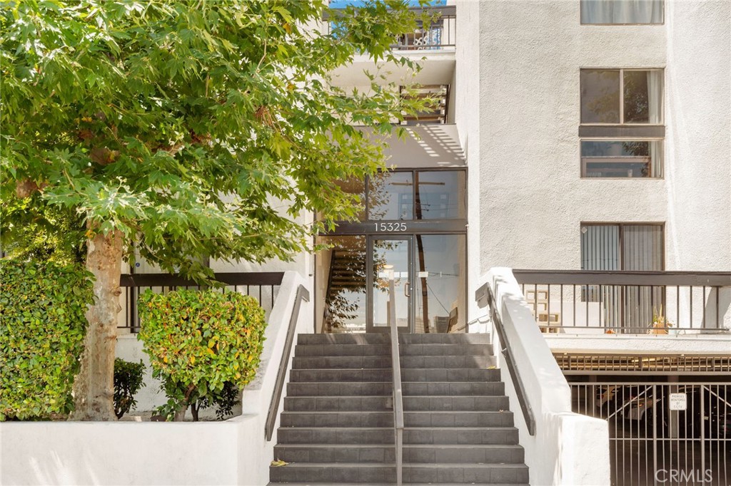 15325 Magnolia Boulevard Boulevard 103