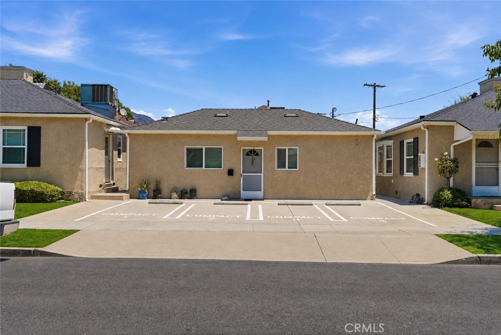 1004 W Clark