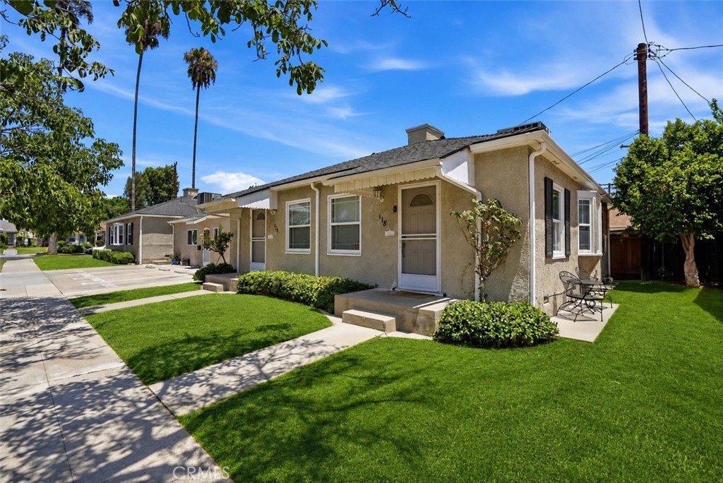 1004 W Clark