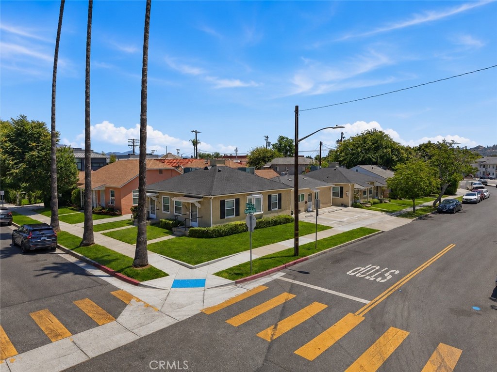 1004 W Clark