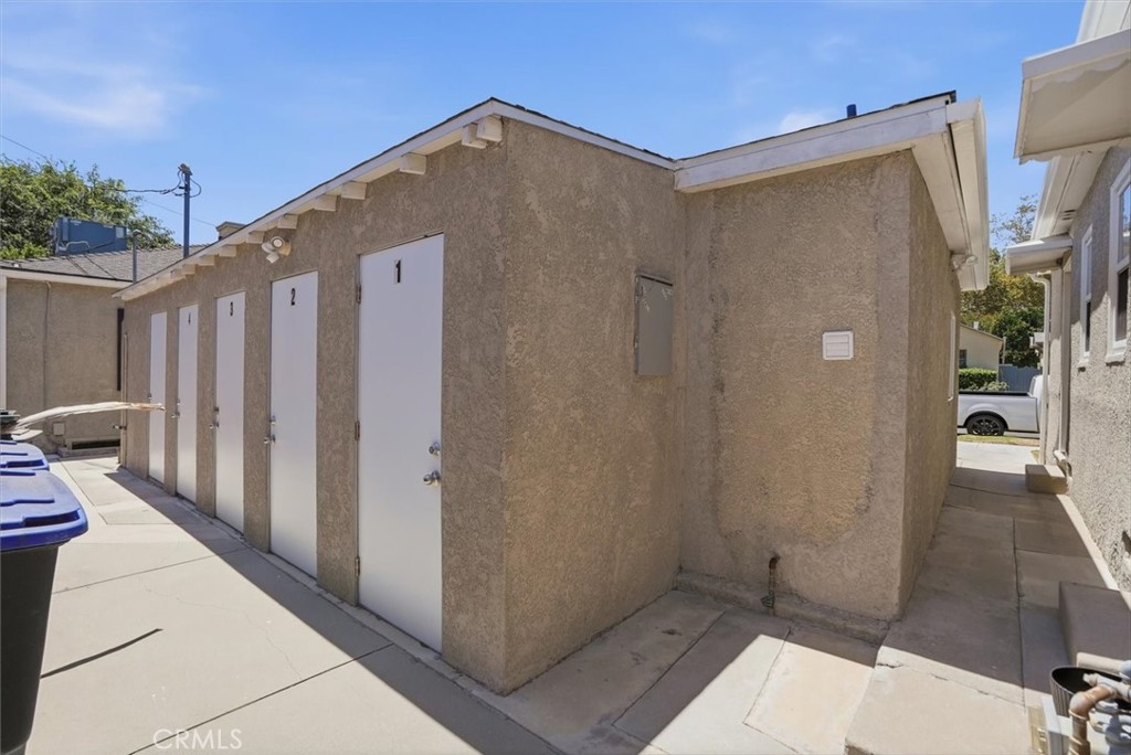 1004 W Clark