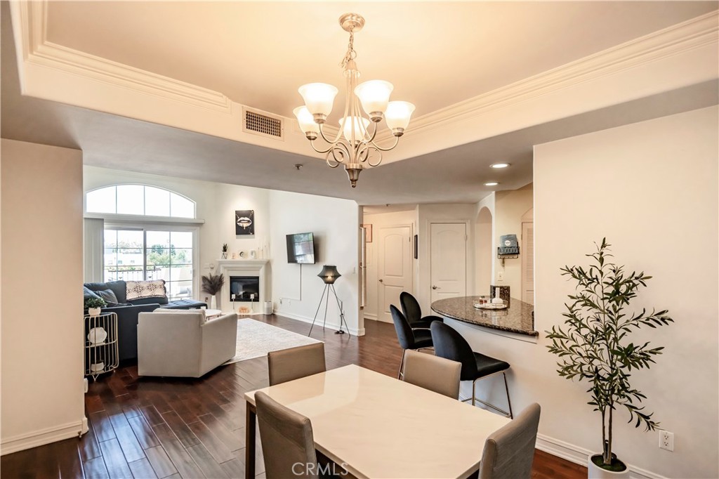 14242 Burbank 307