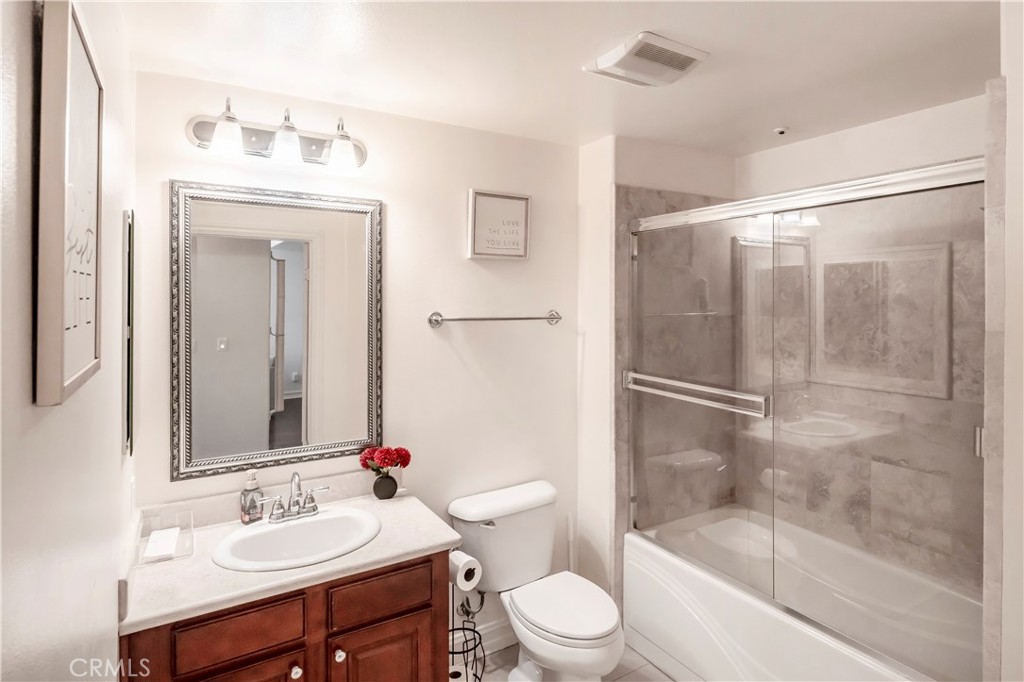 14242 Burbank 307