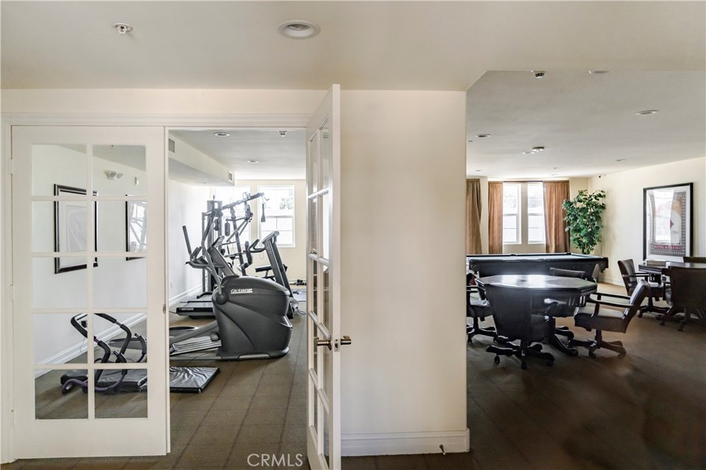 14242 Burbank 307