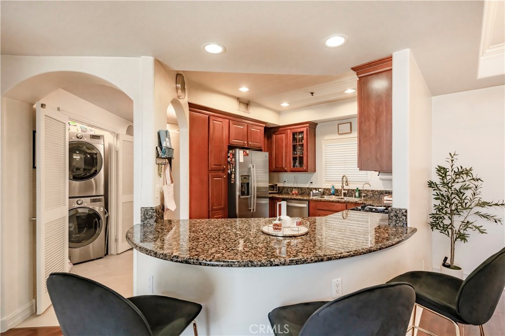 14242 Burbank 307
