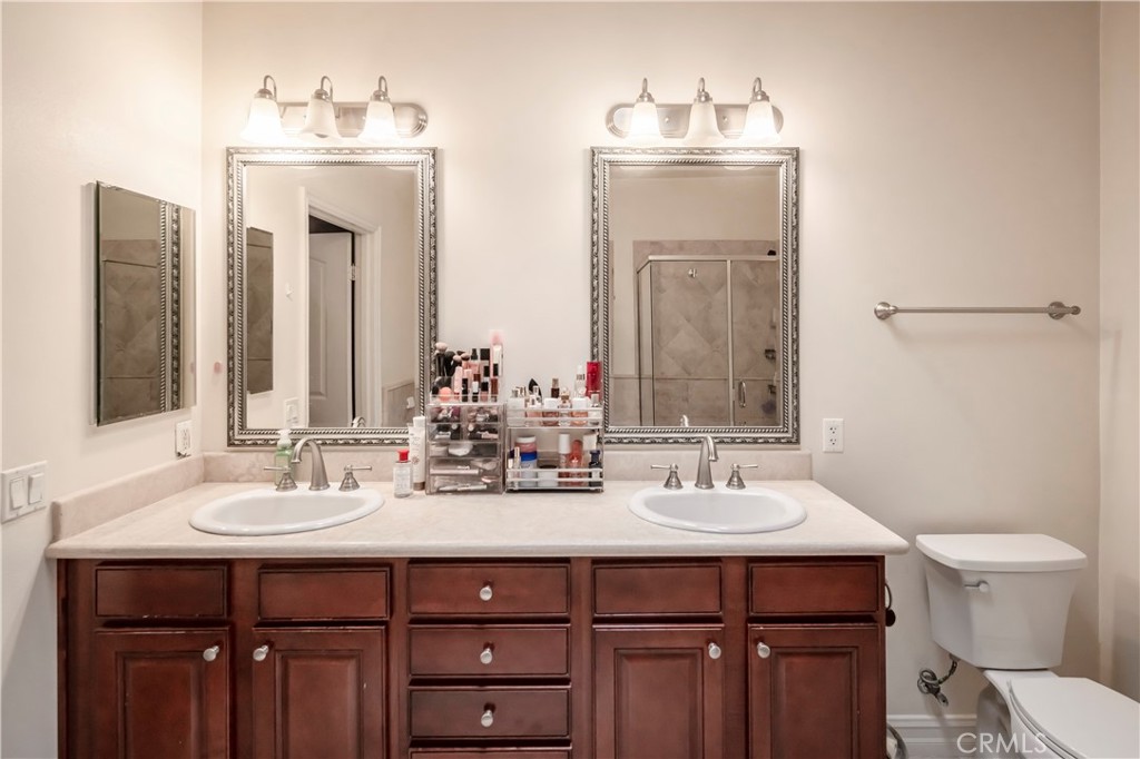 14242 Burbank 307