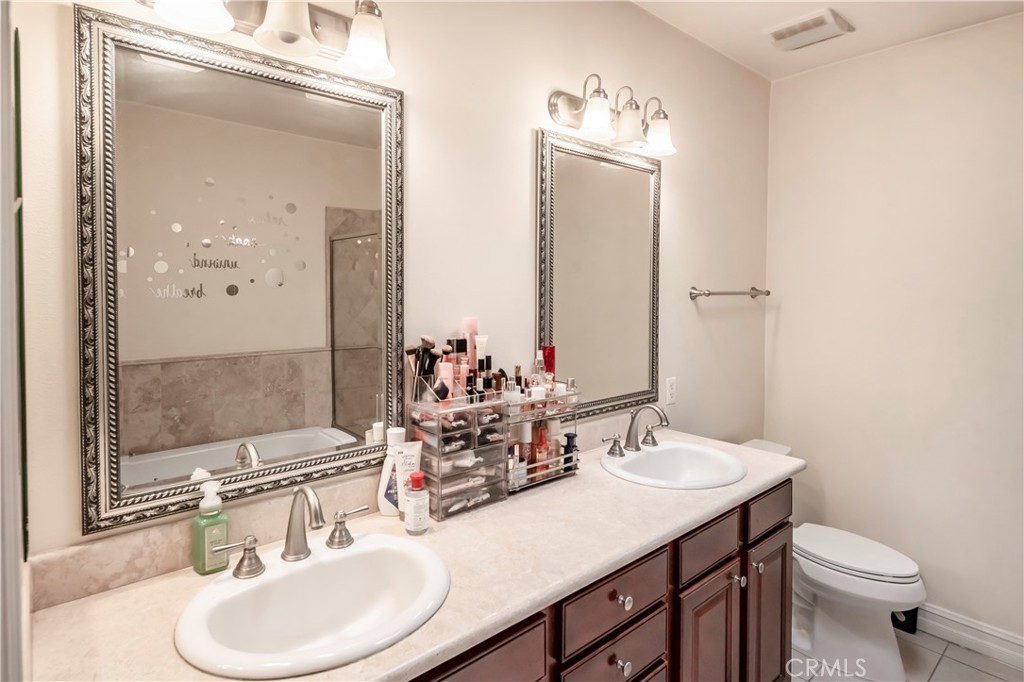 14242 Burbank 307