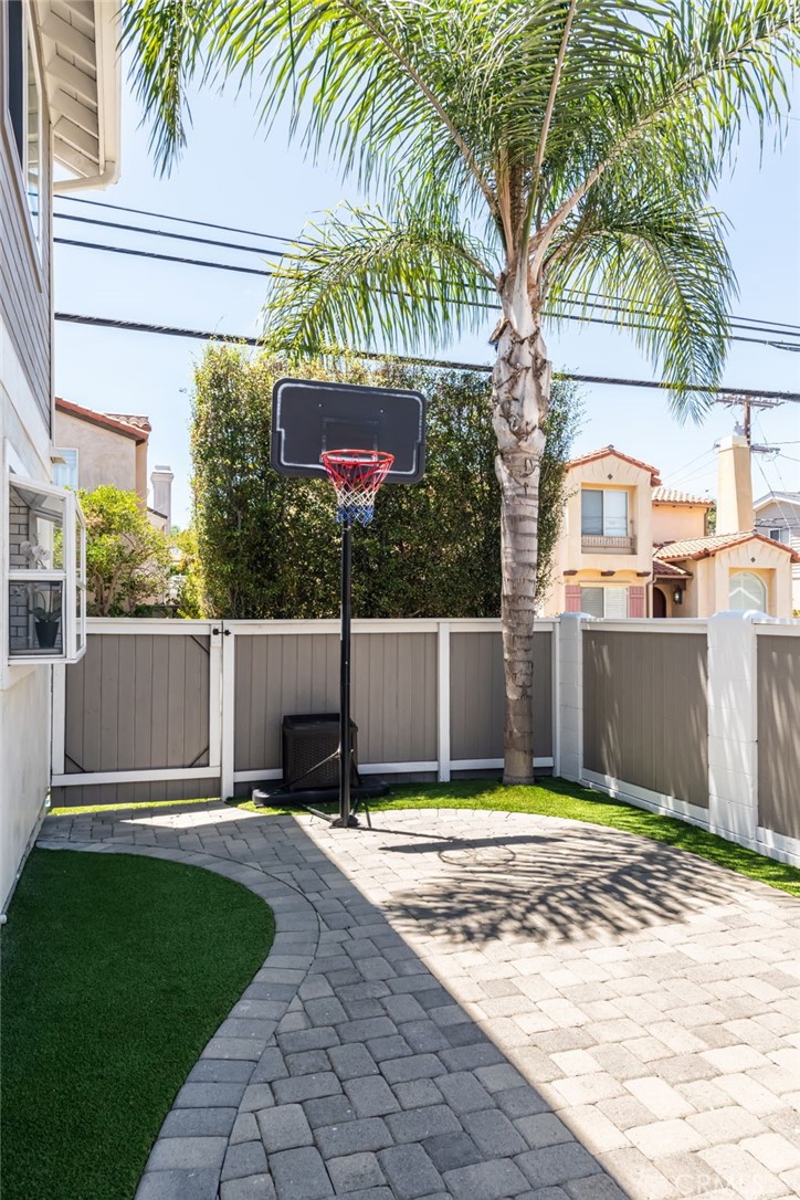 2001 Dufour Avenue