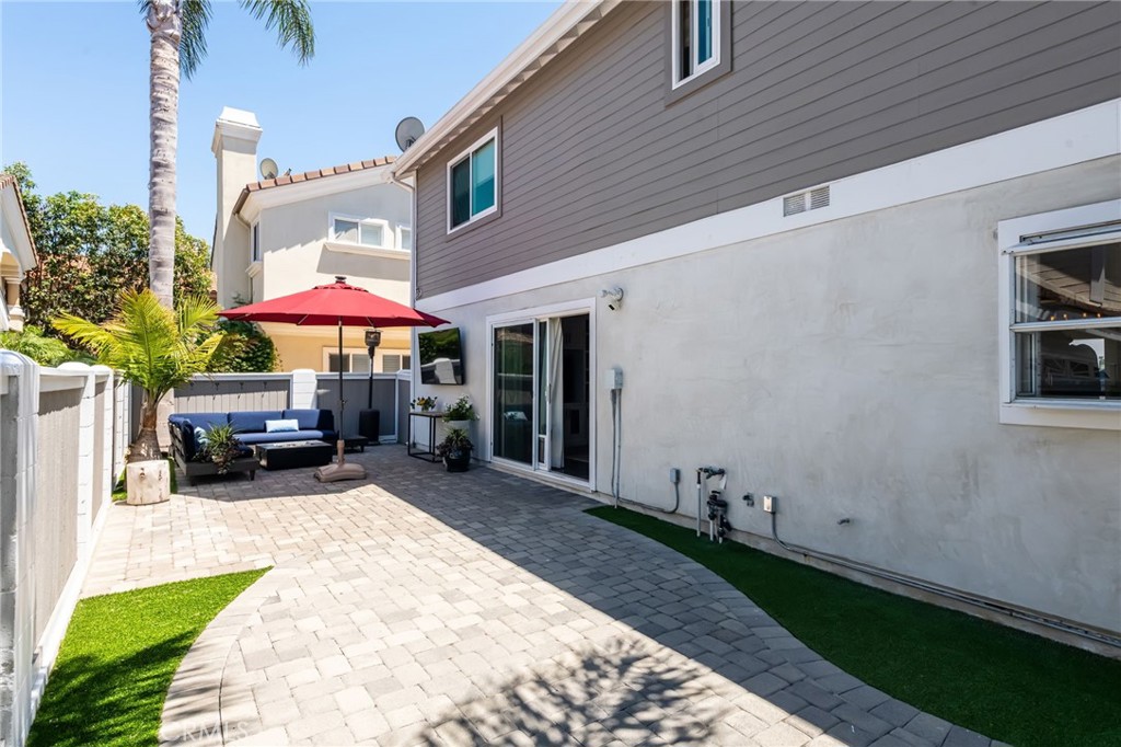 2001 Dufour Avenue