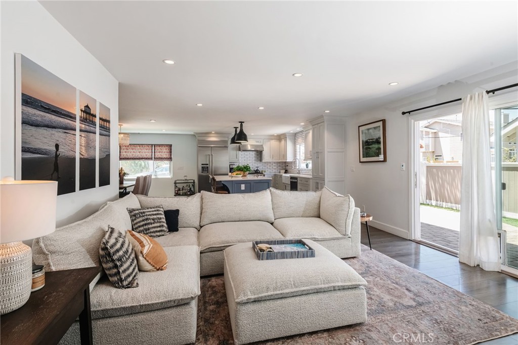 2001 Dufour Avenue