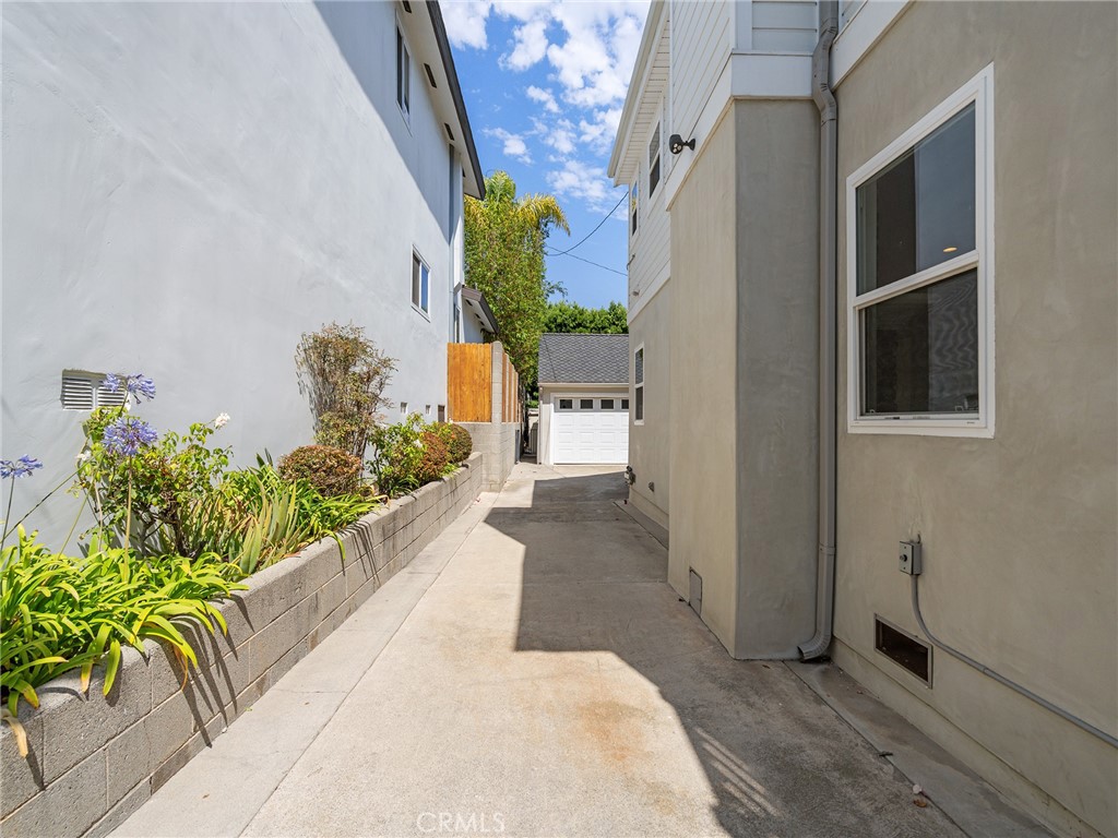 3204 Walnut