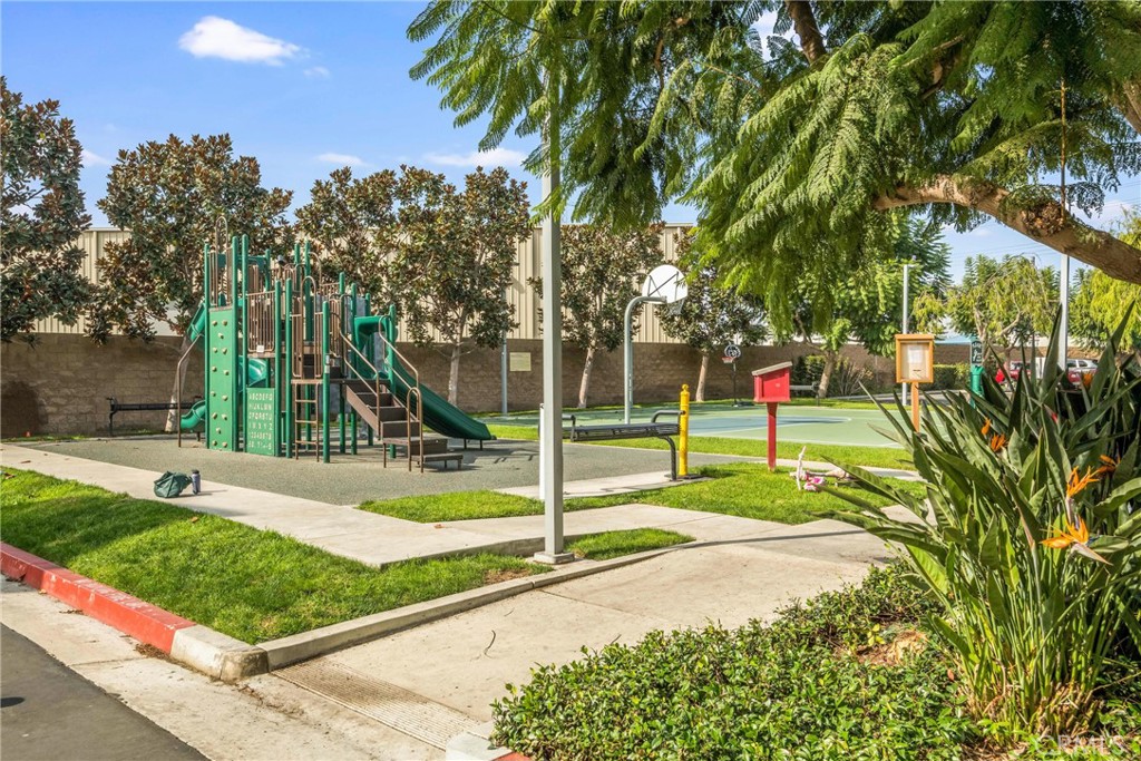 5403 W 149th W 3