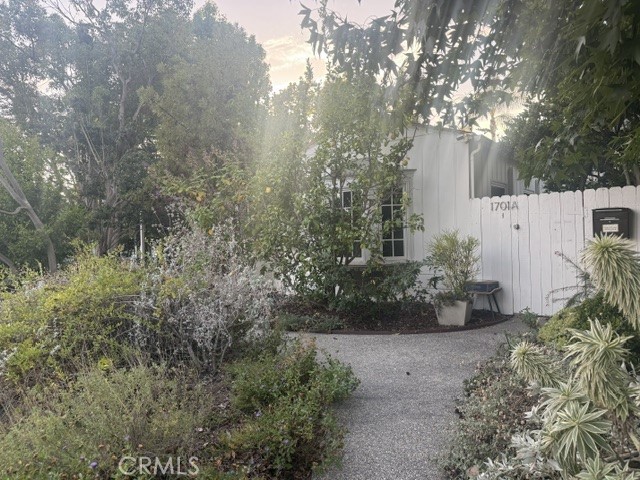 1701 Pier Avenue