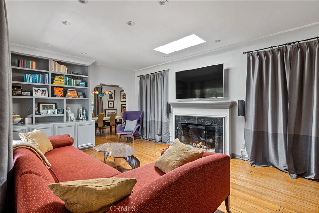 1701 Pier Avenue