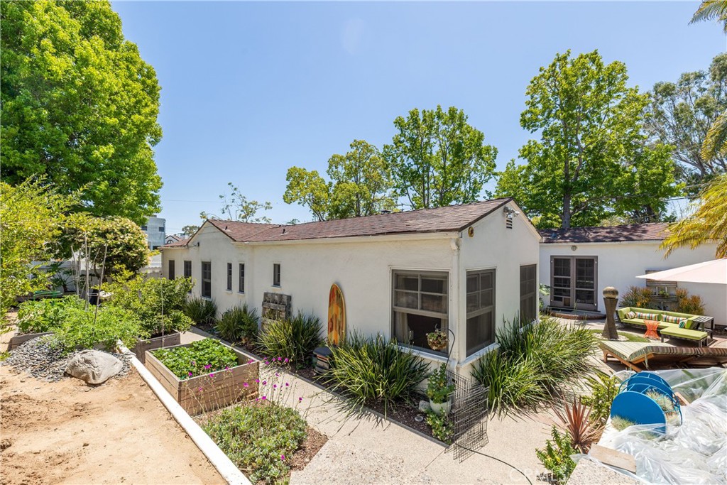 1701 Pier Avenue