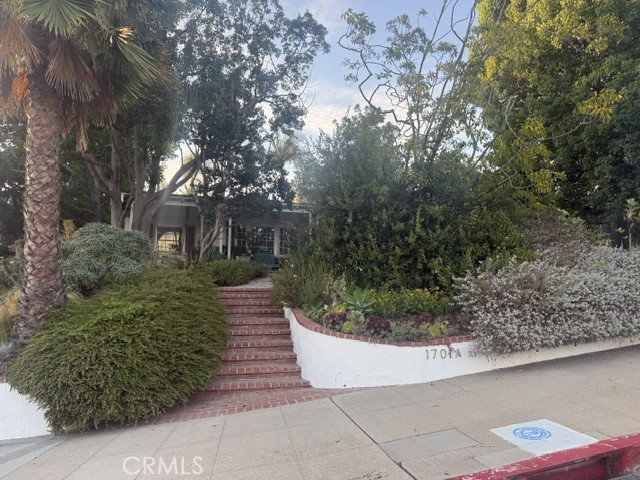 1701 Pier Avenue