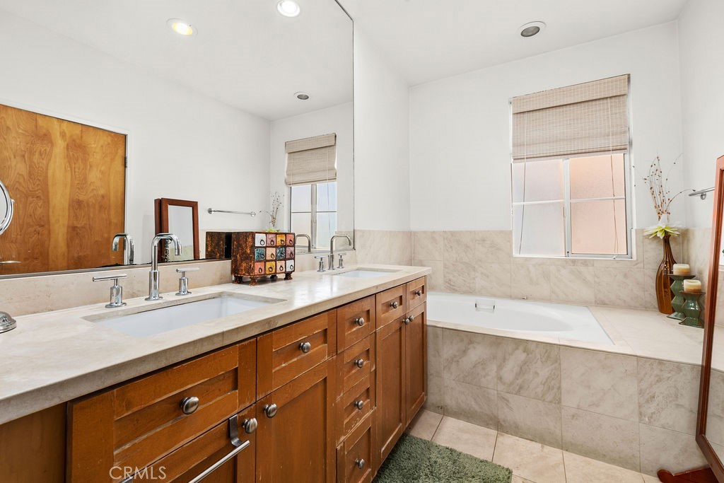 5300 Playa Vista
