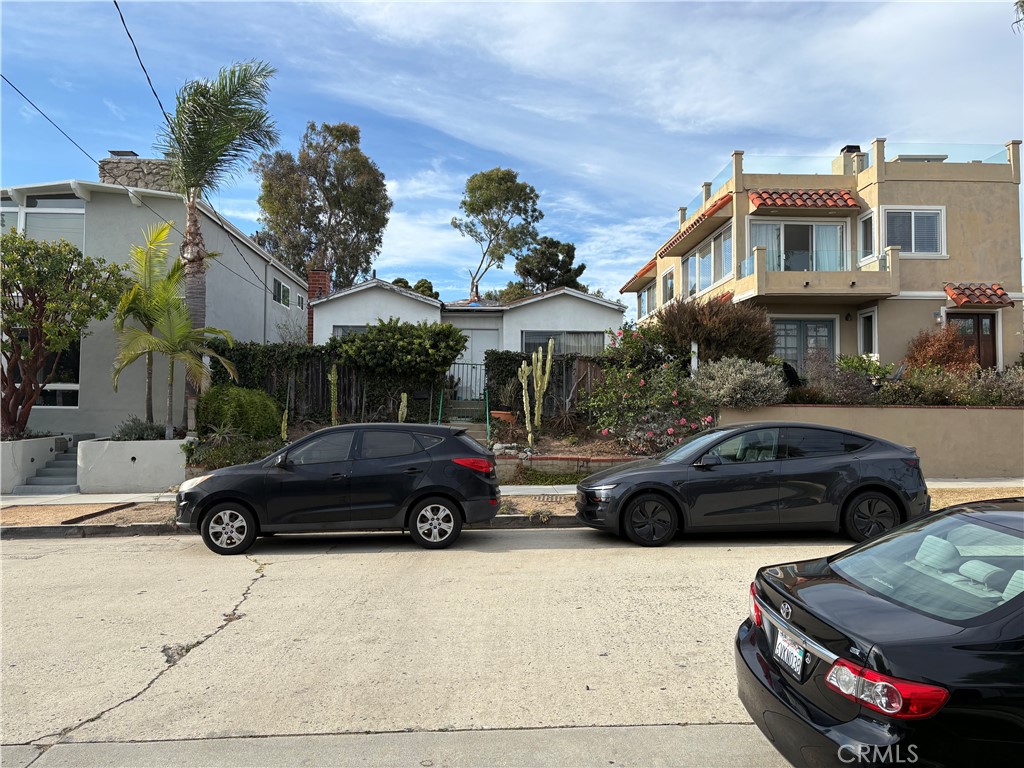 735 Longfellow Avenue
