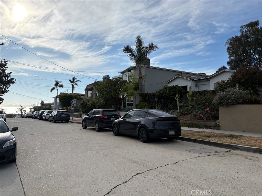 735 Longfellow Avenue