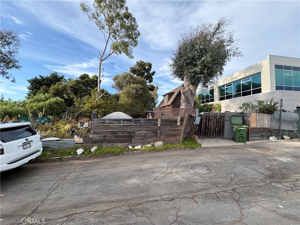 1041 Boundary Place