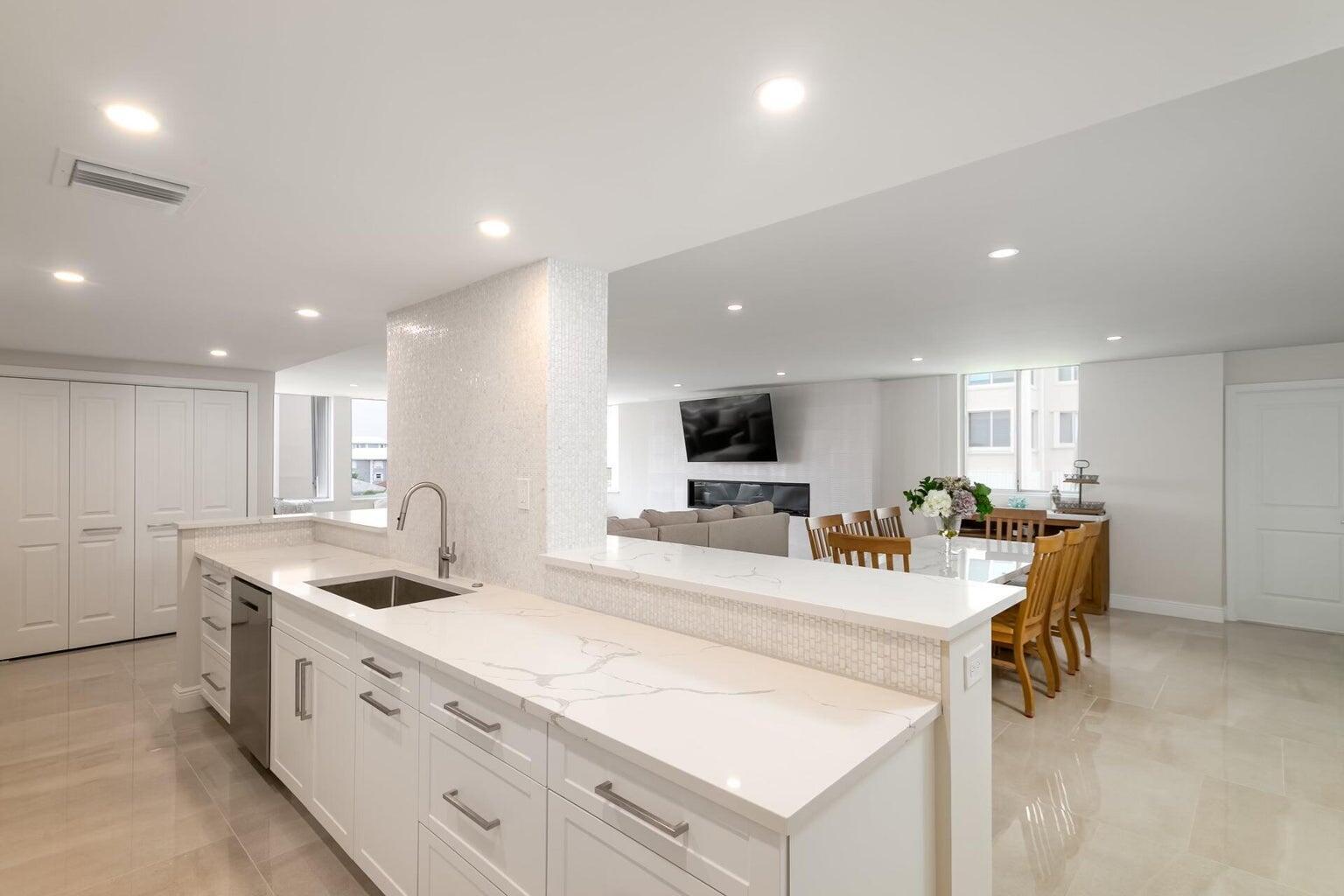 2000 S OCEAN Boulevard 402