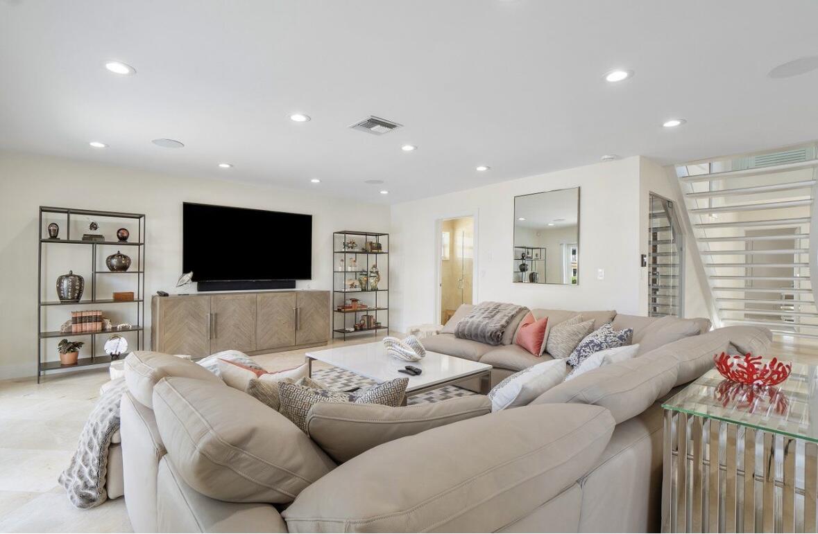 943 Fern Drive