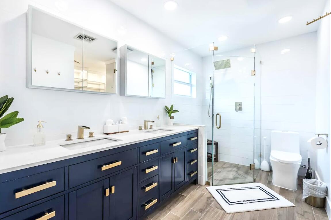 246 NE 9th Street