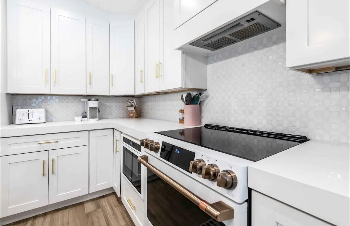 246 NE 9th Street