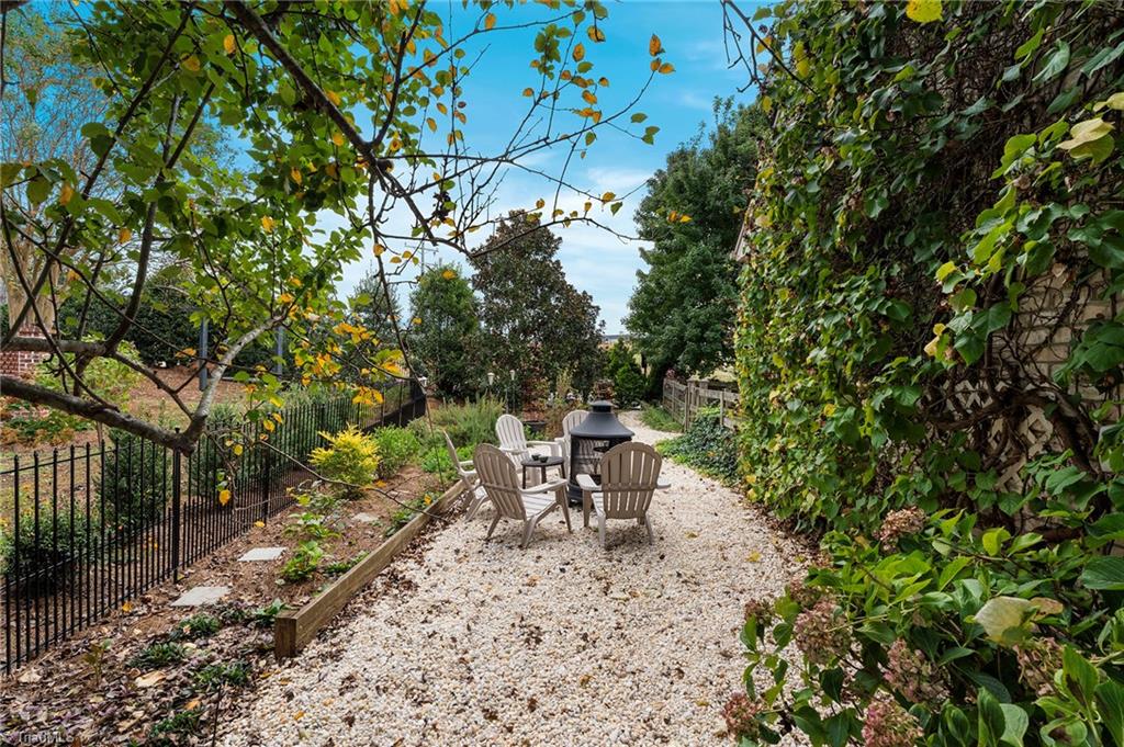 515 Silverbrook Court, Winston-Salem