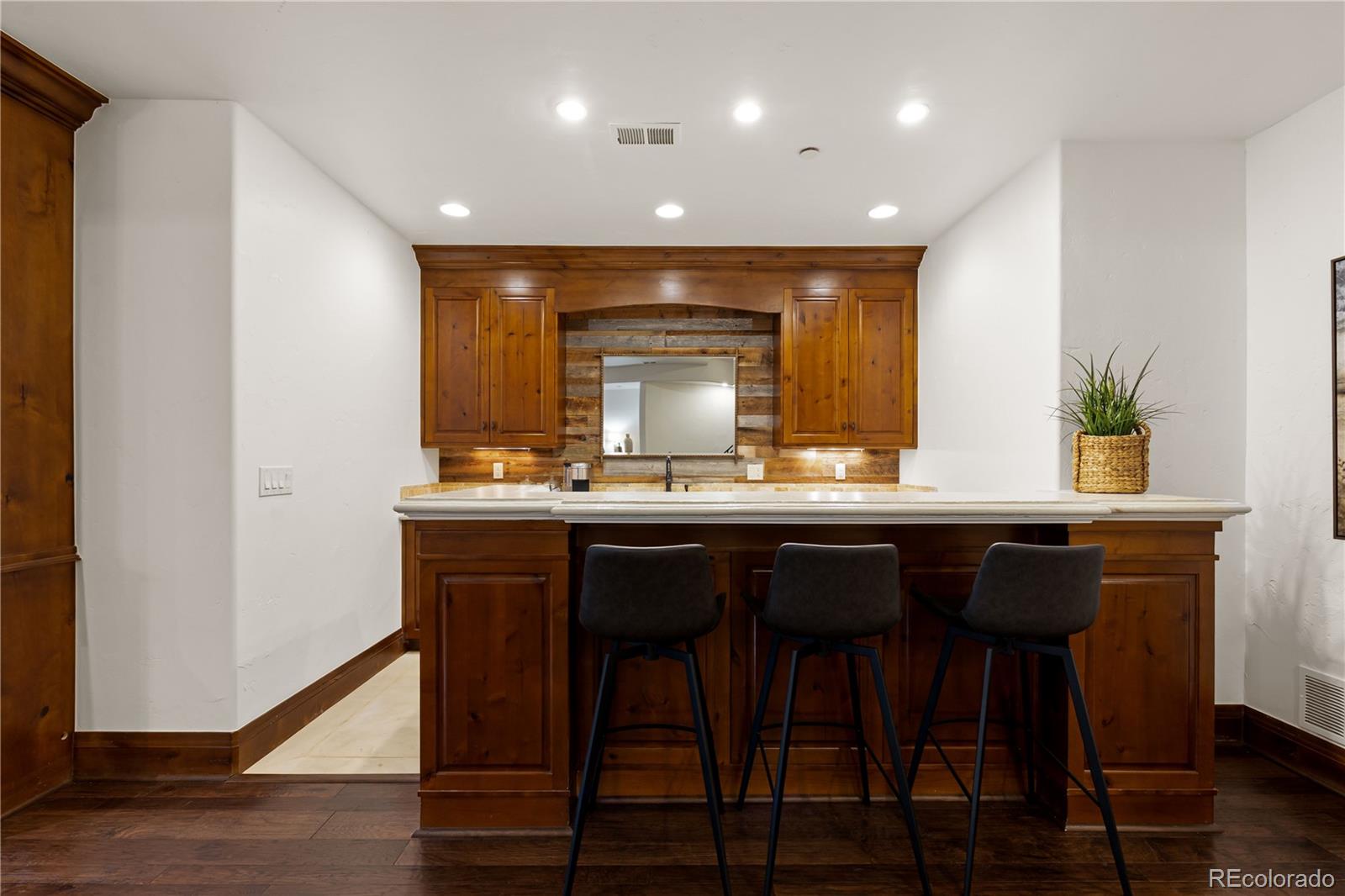 1043 Meteor Place