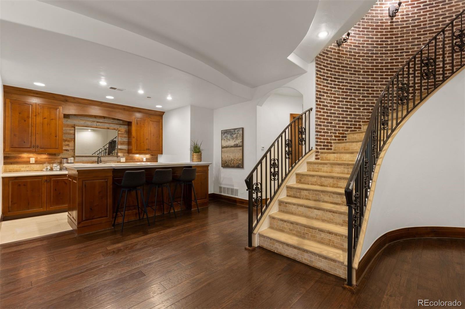 1043 Meteor Place