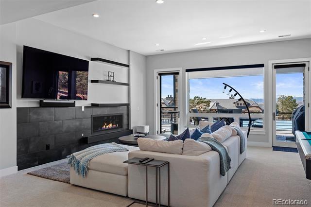 7436 Sapphire Pointe Boulevard