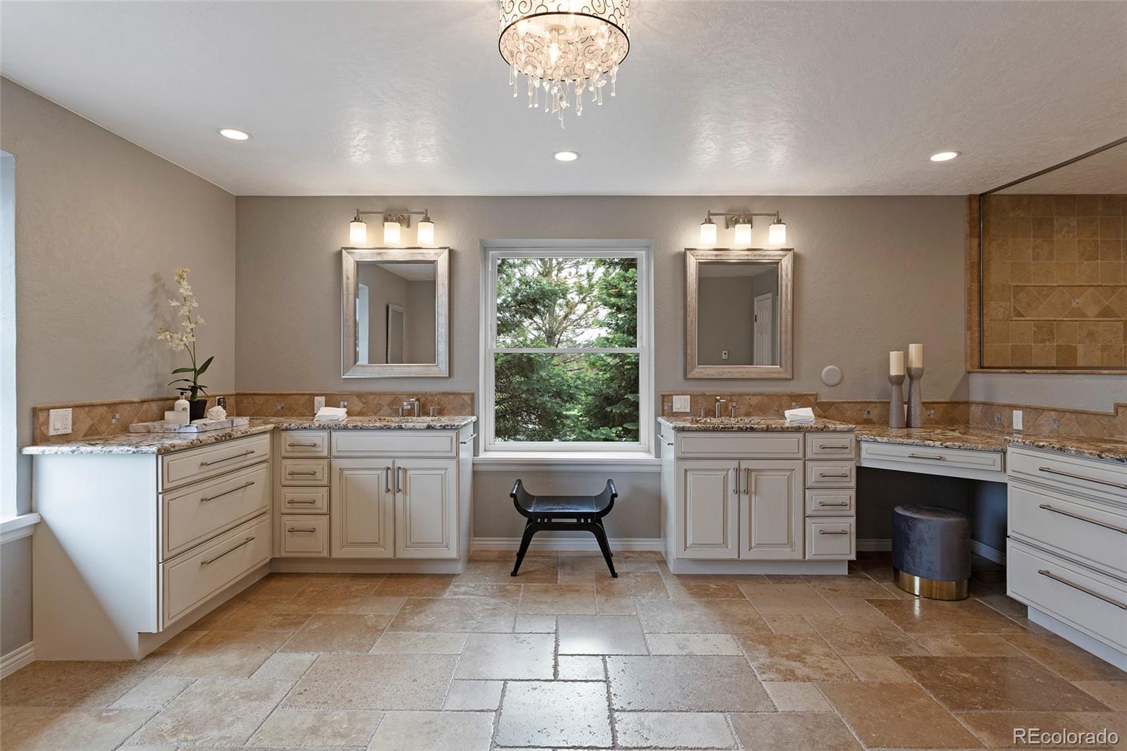 155 W Loma Circle