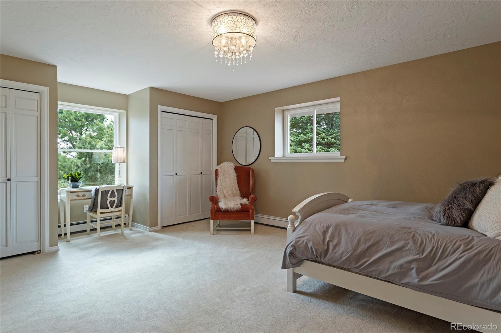 155 W Loma Circle