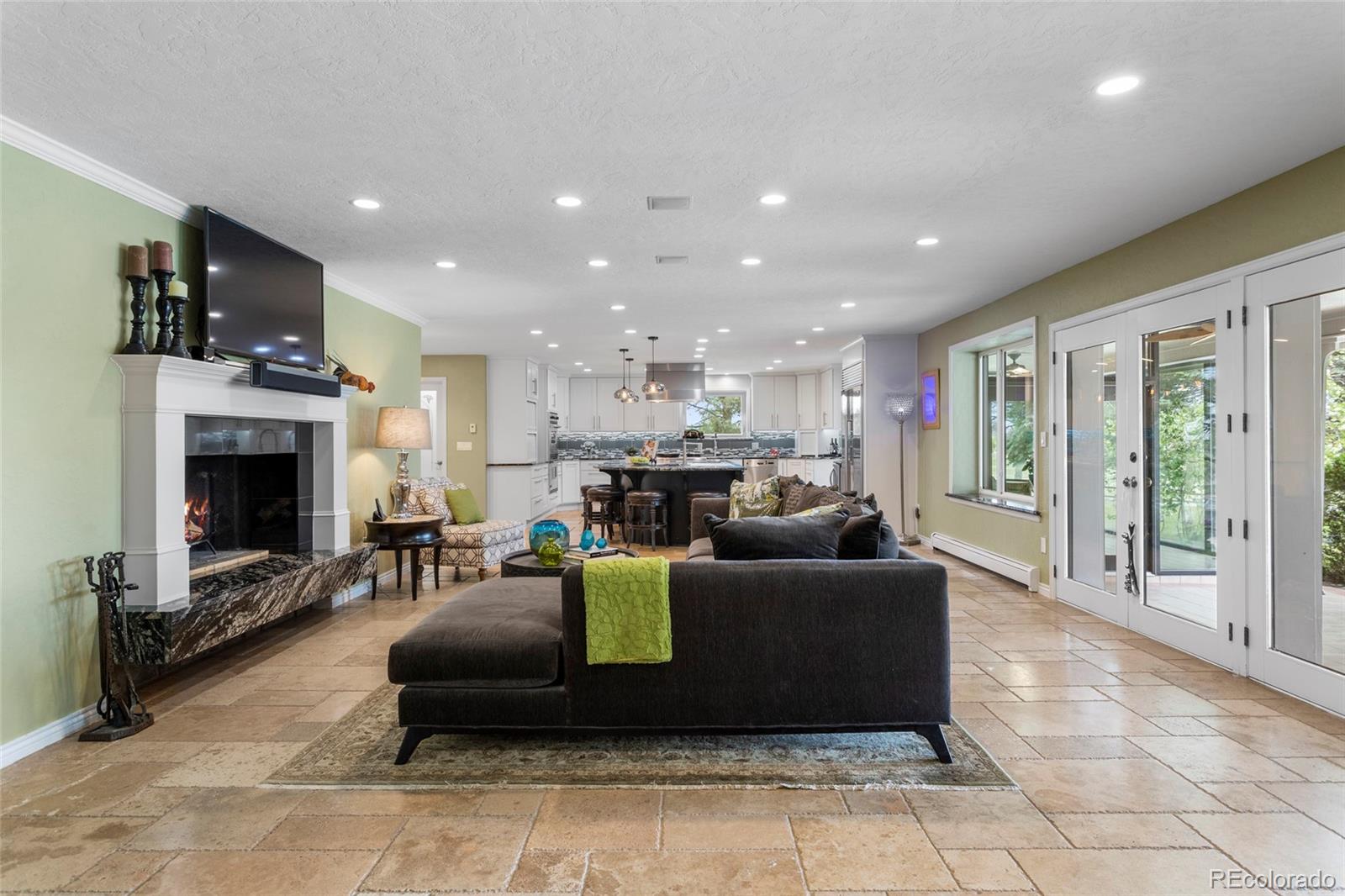 155 W Loma Circle