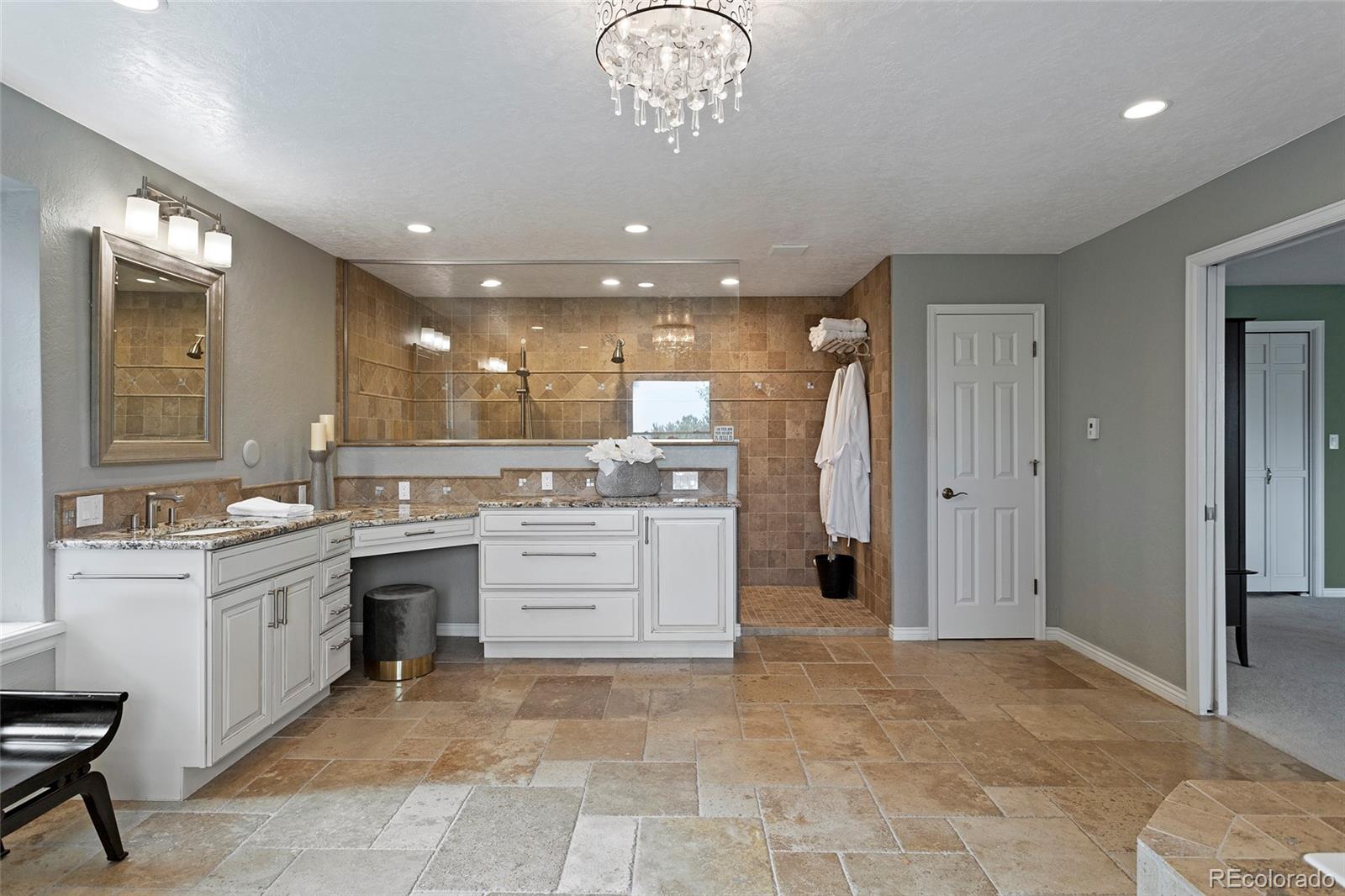 155 W Loma Circle
