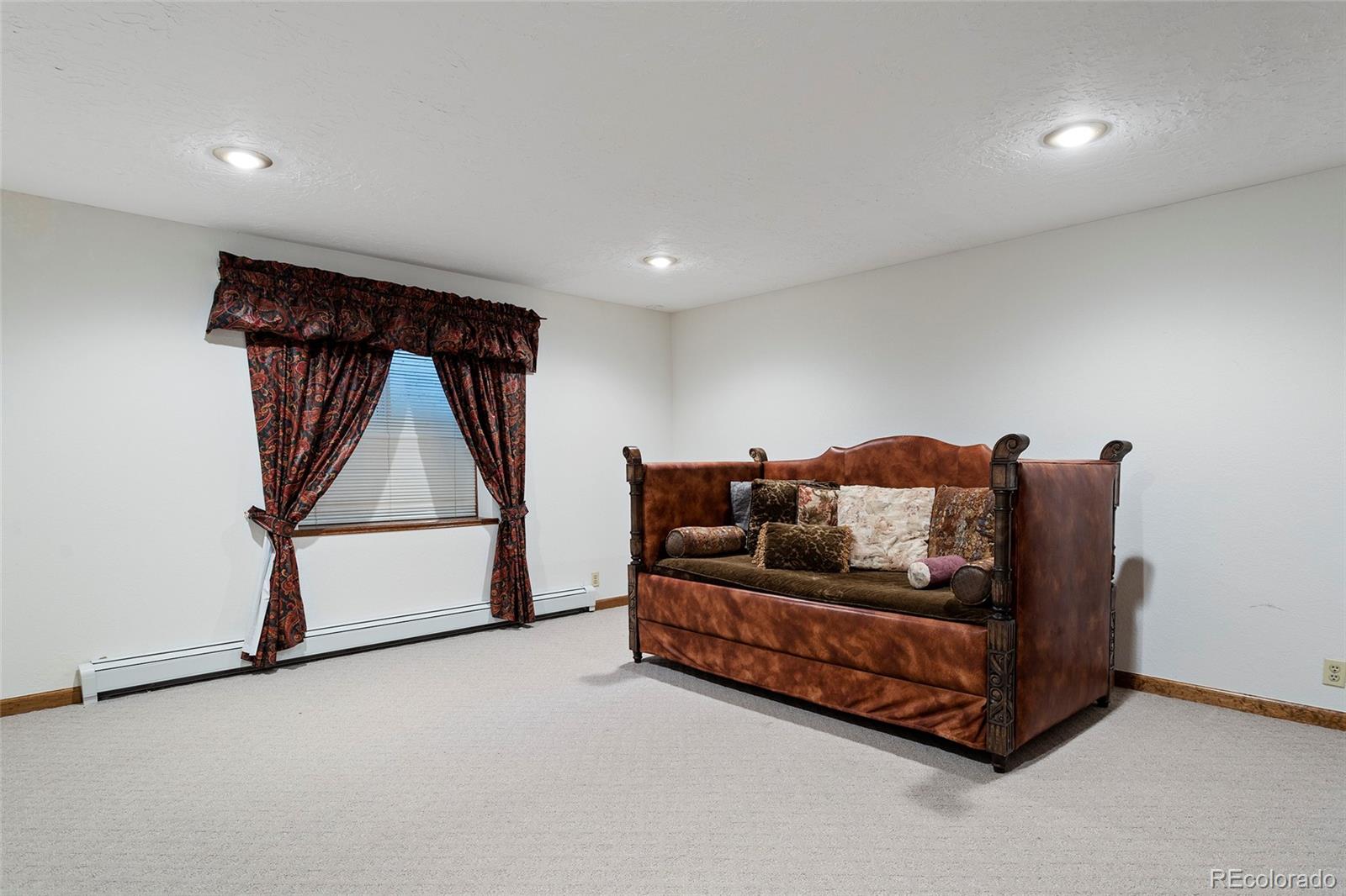 155 W Loma Circle