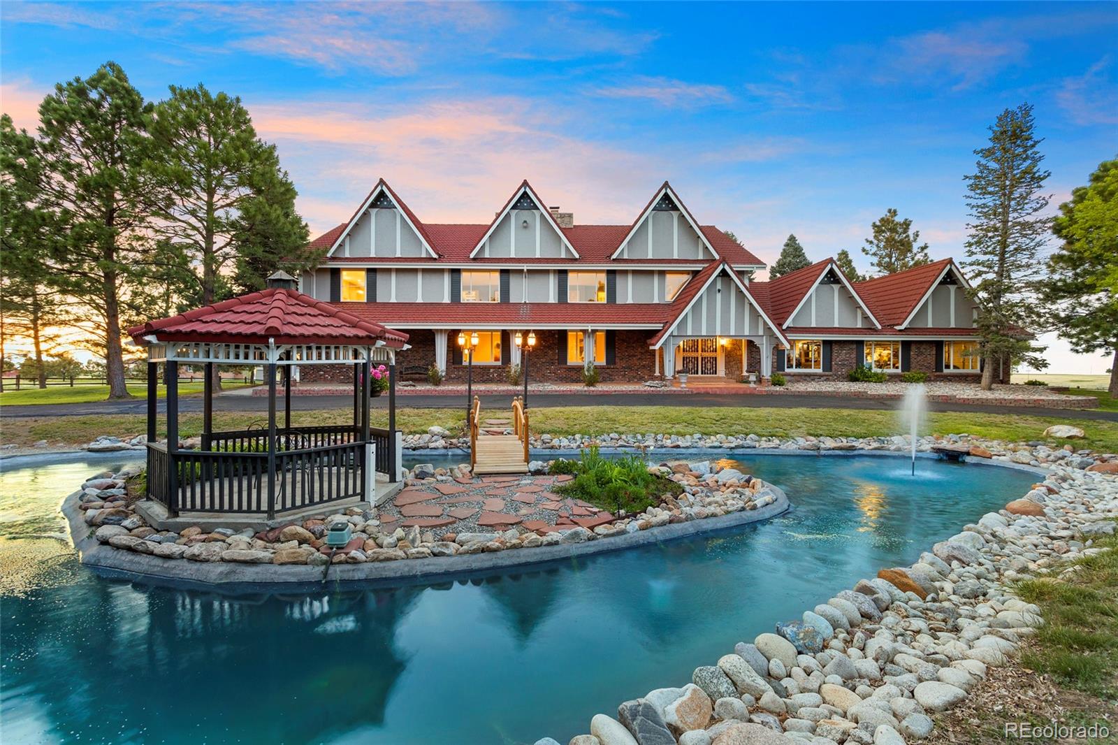 155 W Loma Circle